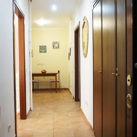 Testaccio - With Balcony דירה *