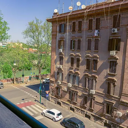 Testaccio - With Balcony * Rom